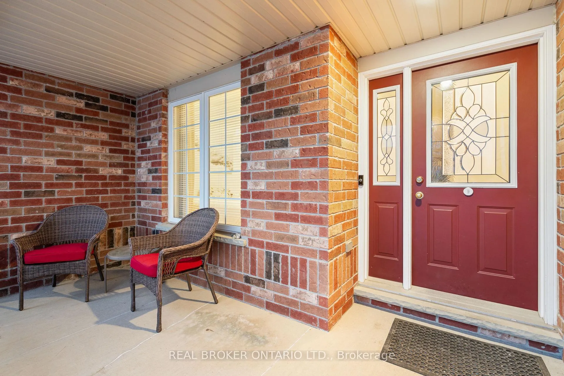 Photo 4 of 75 Doctor Moore Court, Halton Hills, Acton — HOMEH