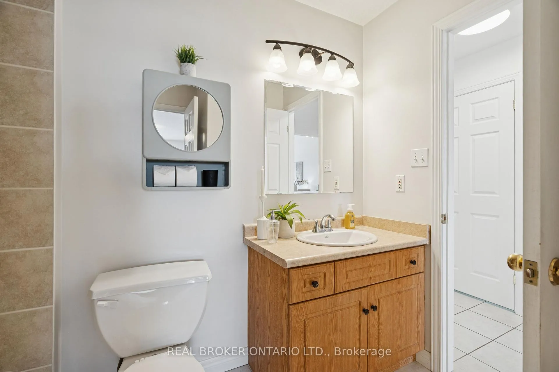 Photo 12 of 75 Doctor Moore Court, Halton Hills, Acton — HOMEH