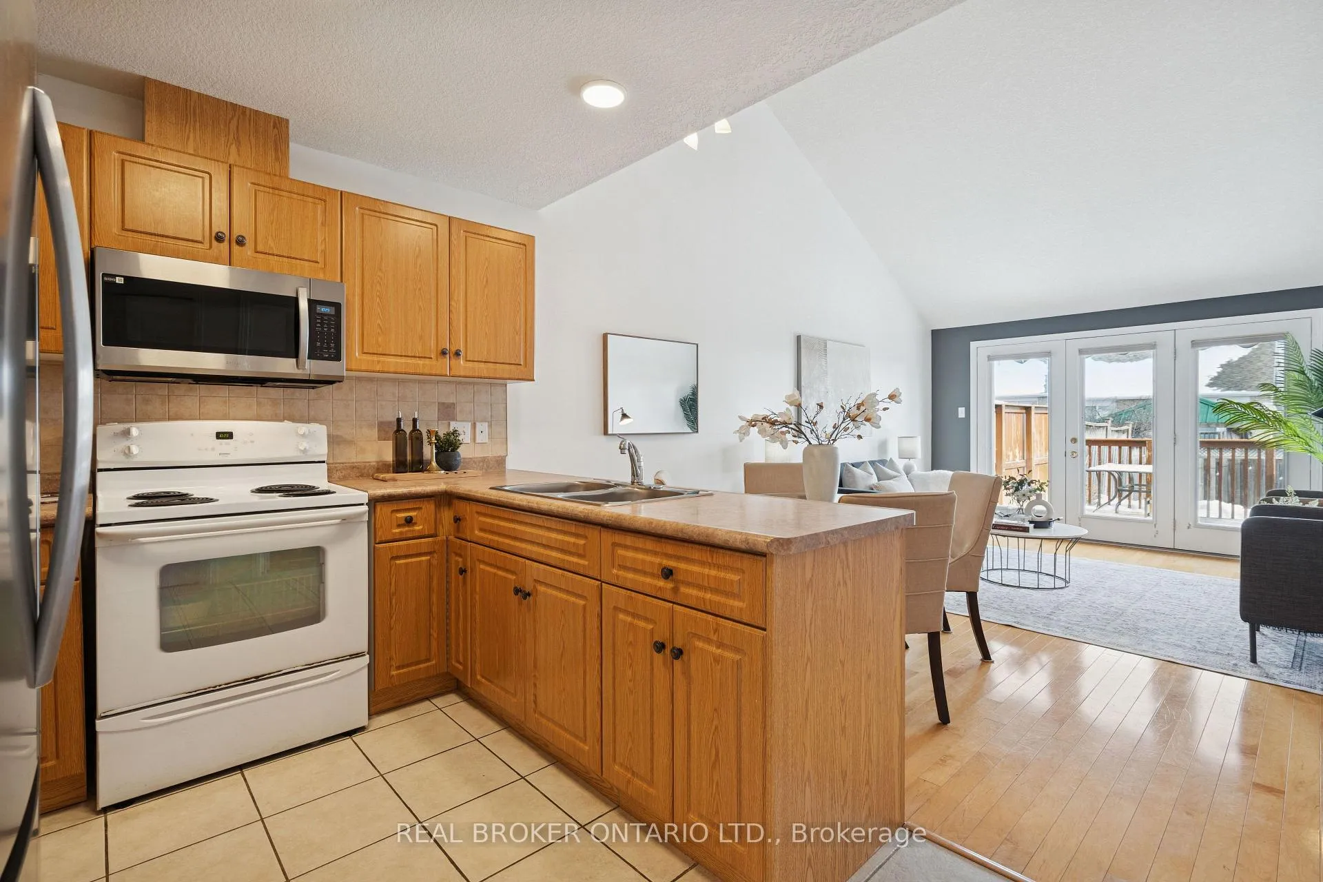 Photo 17 of 75 Doctor Moore Court, Halton Hills, Acton — HOMEH