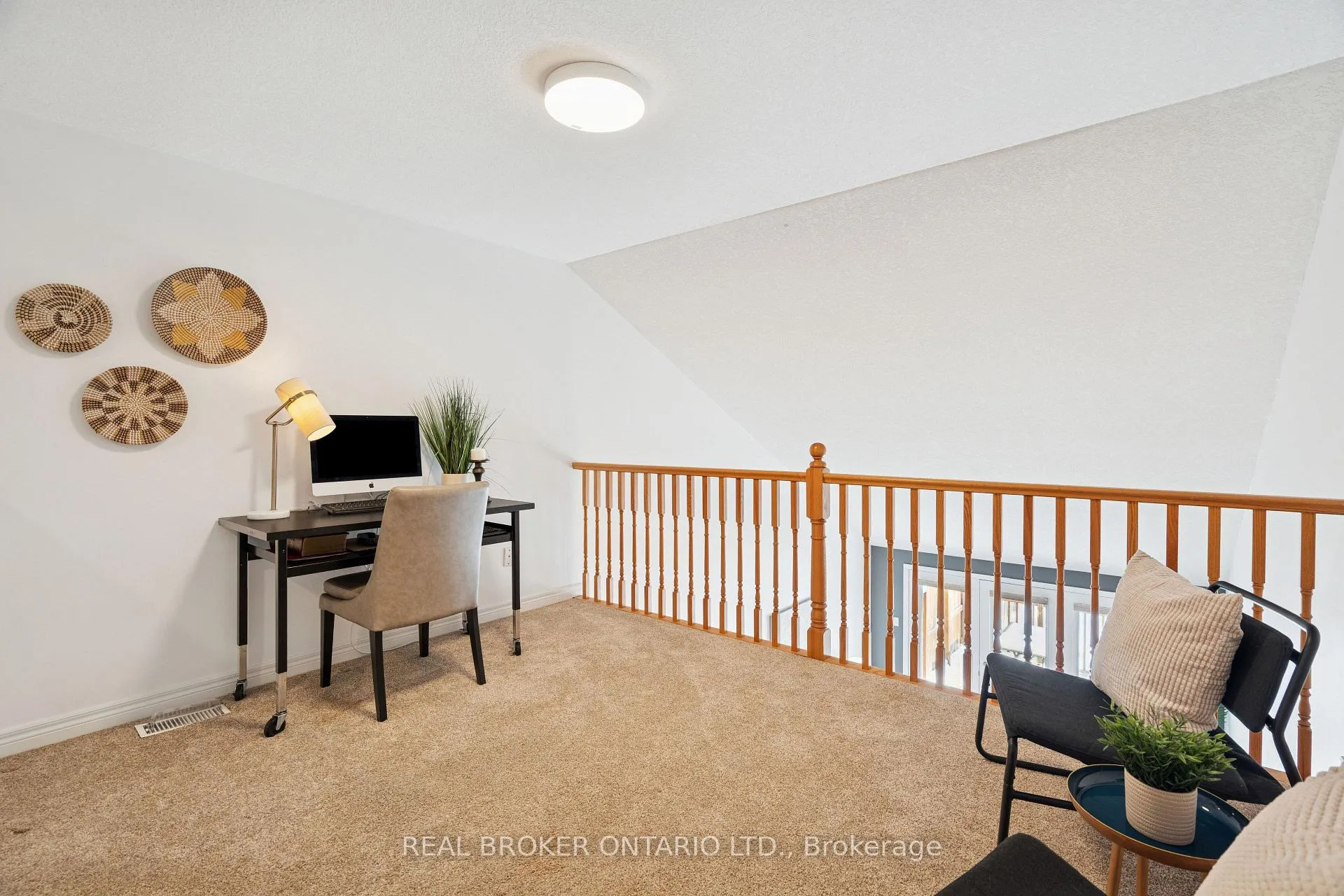 Photo 25 of 75 Doctor Moore Court, Halton Hills, Acton — HOMEH
