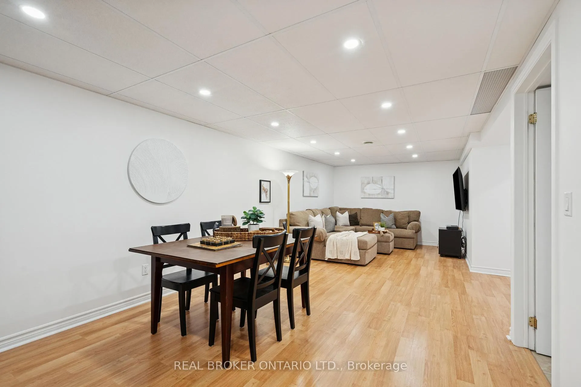 Photo 33 of 75 Doctor Moore Court, Halton Hills, Acton — HOMEH