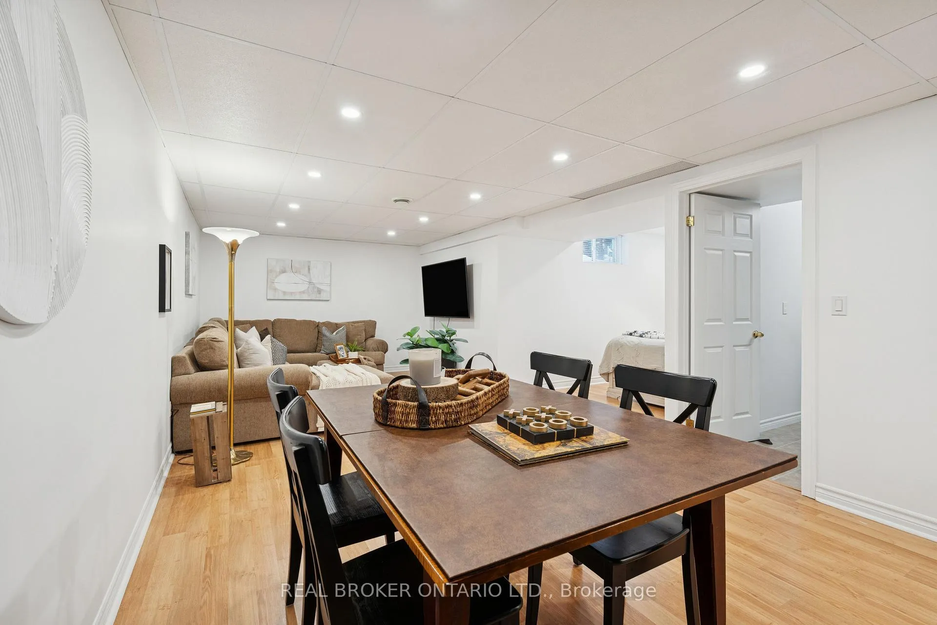 Photo 35 of 75 Doctor Moore Court, Halton Hills, Acton — HOMEH