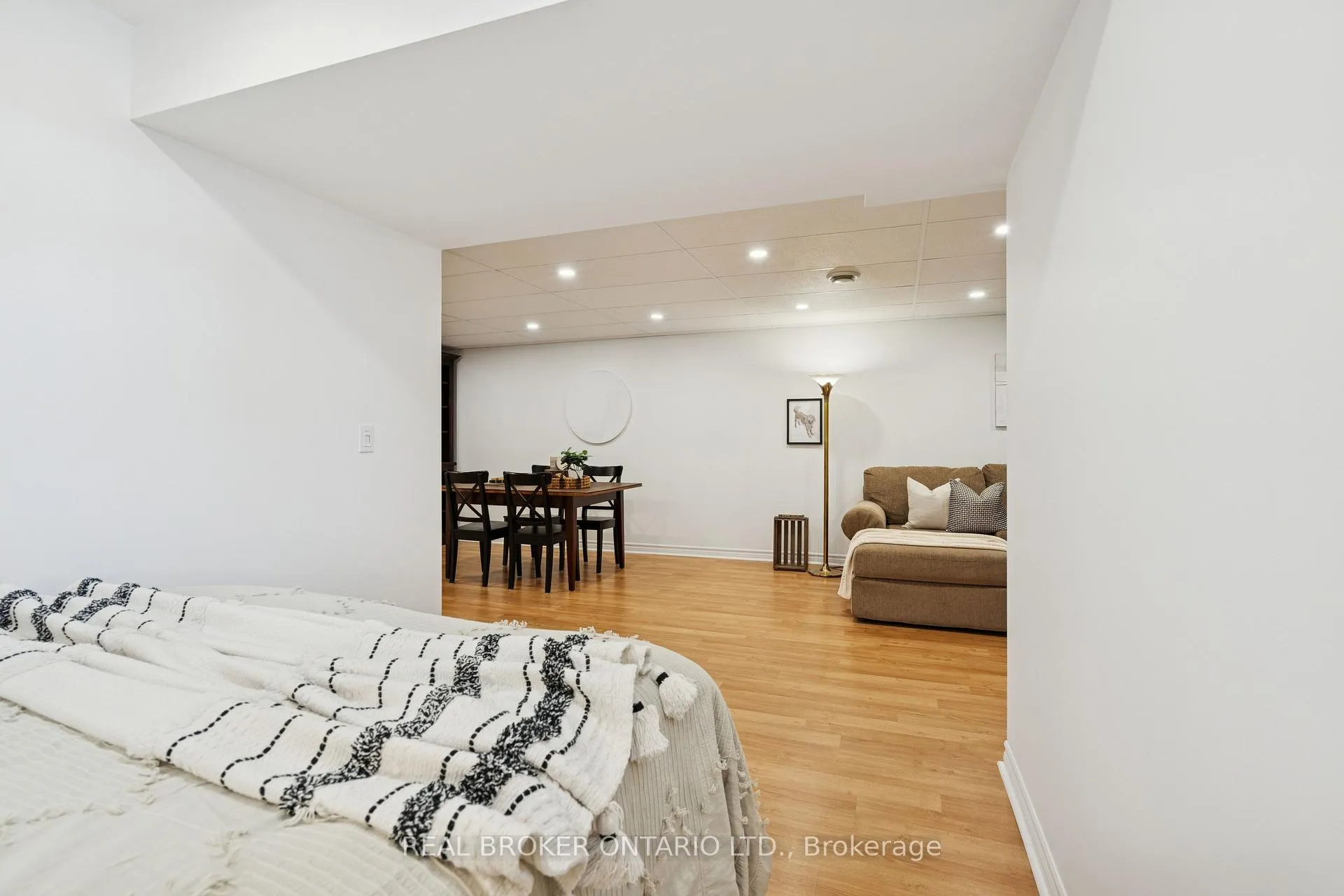 Photo 40 of 75 Doctor Moore Court, Halton Hills, Acton — HOMEH