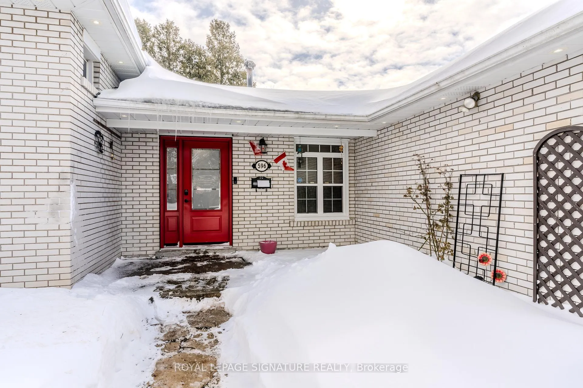 Photo 2 of 596 Arnhem Drive, Oshawa, O'Neill — HOMEH