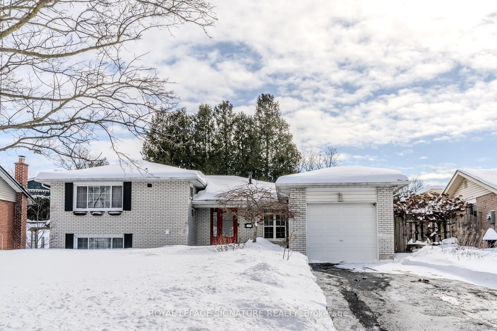 Photo 6 of 596 Arnhem Drive, Oshawa, O'Neill — HOMEH