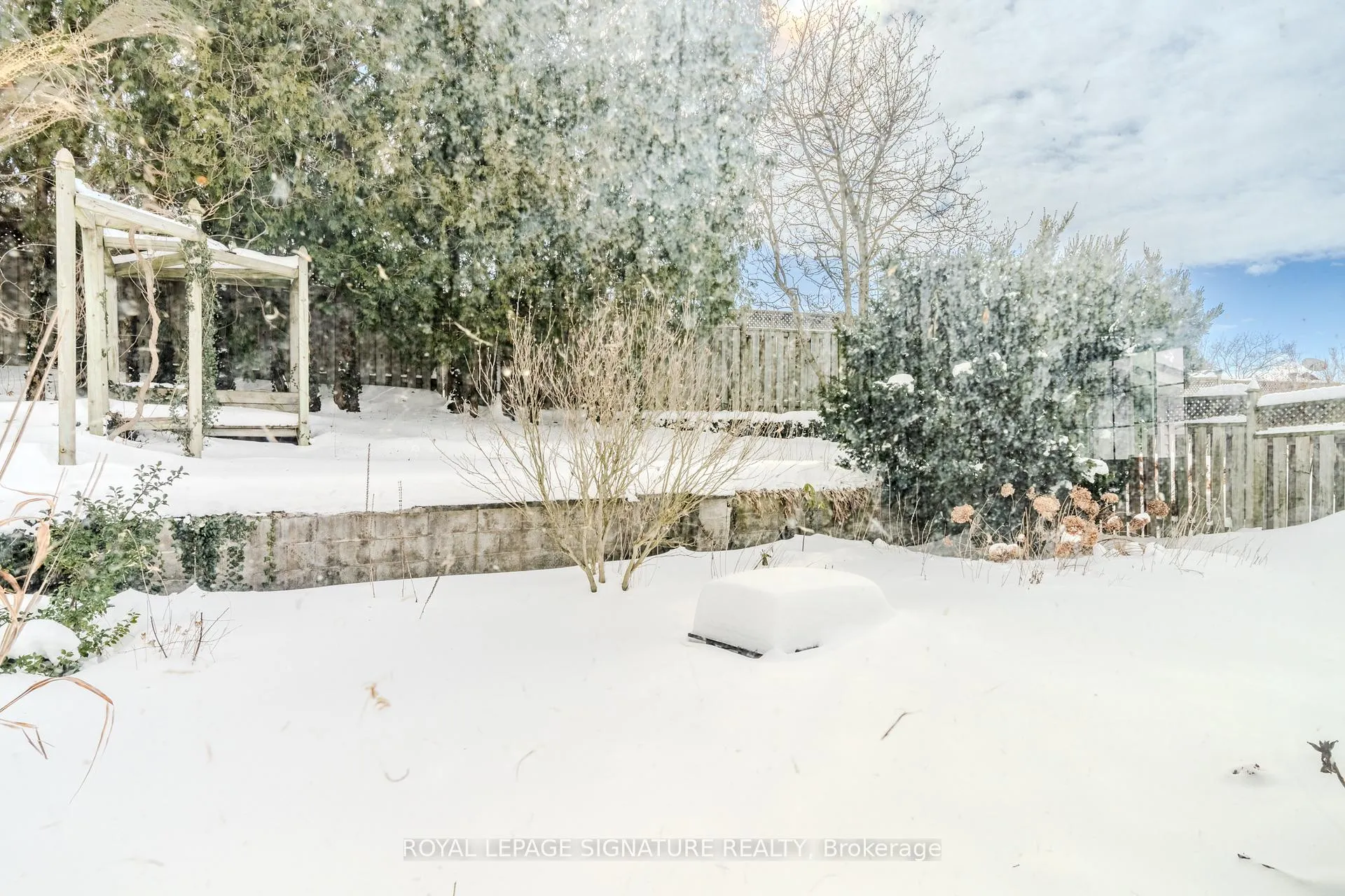Photo 8 of 596 Arnhem Drive, Oshawa, O'Neill — HOMEH