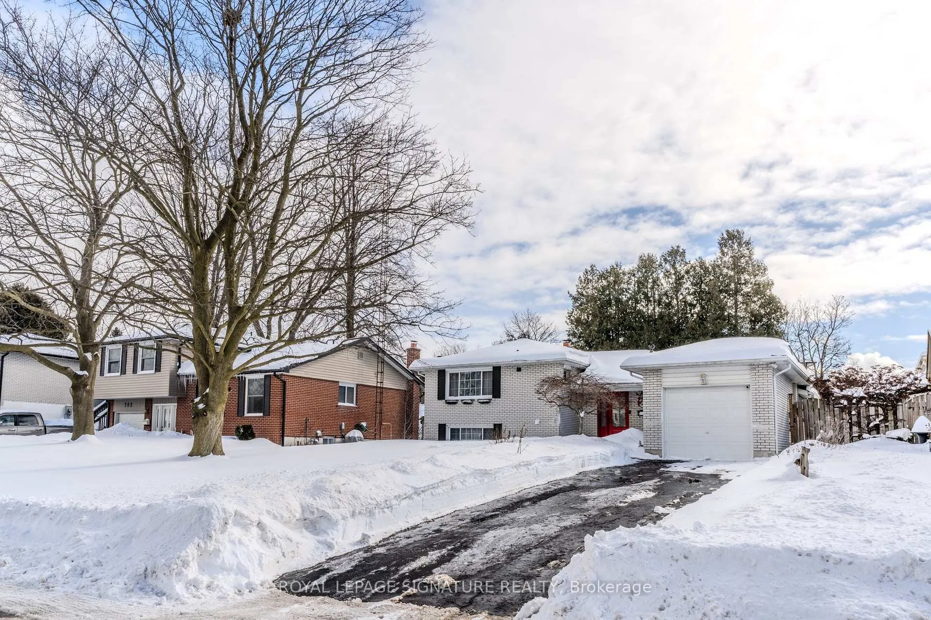 Photo 9 of 596 Arnhem Drive, Oshawa, O'Neill — HOMEH
