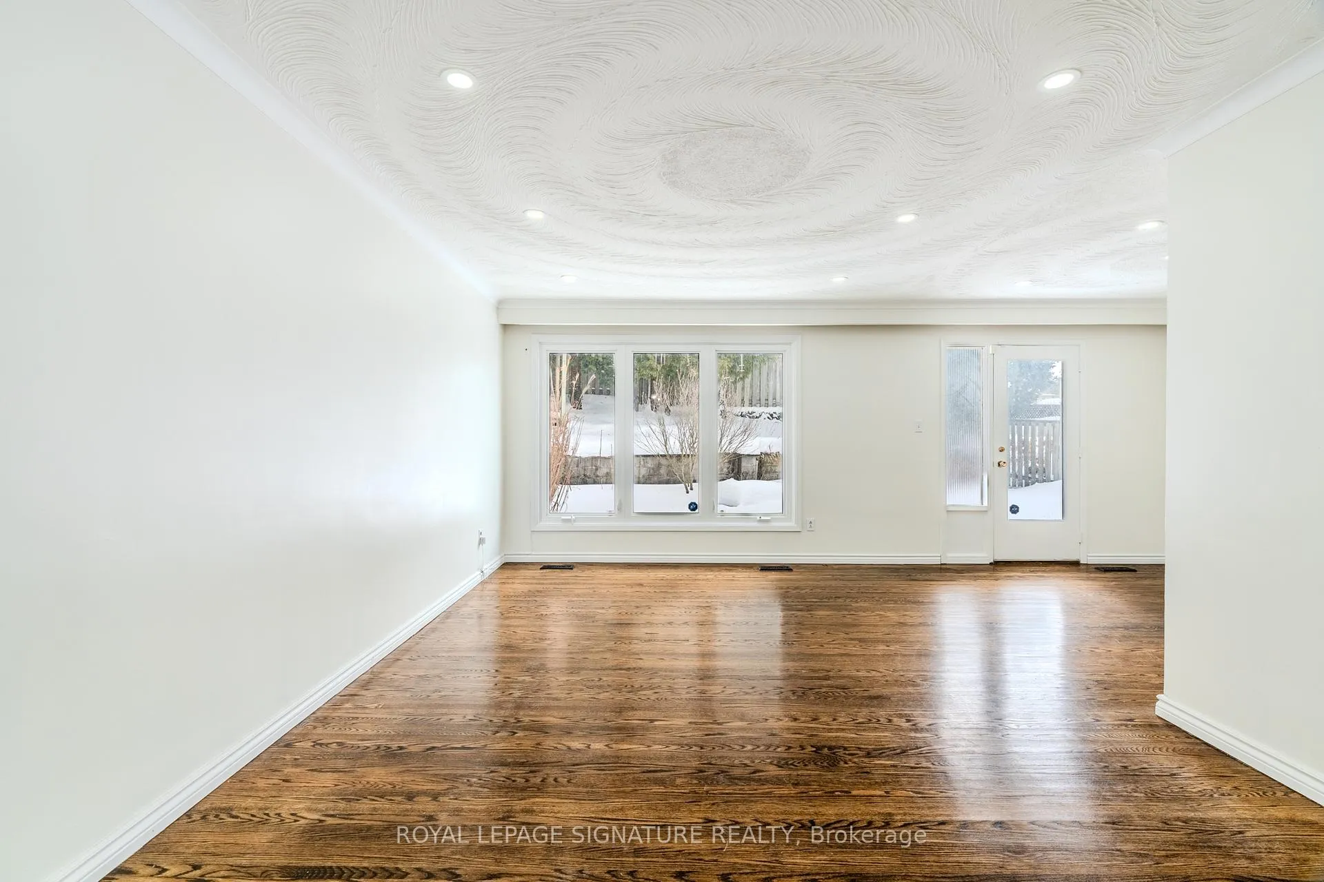 Photo 12 of 596 Arnhem Drive, Oshawa, O'Neill — HOMEH