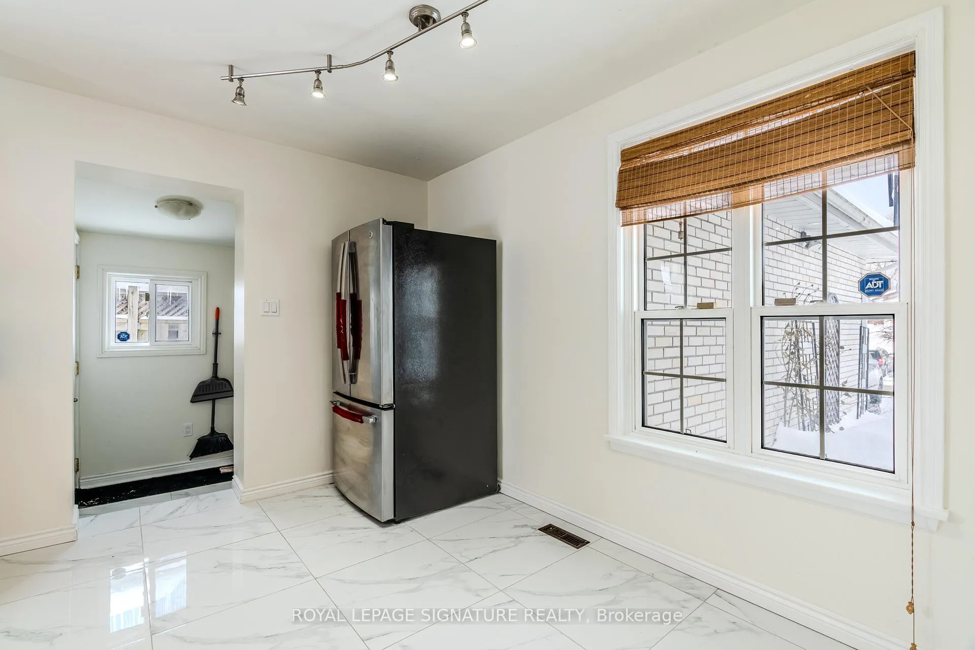 Photo 20 of 596 Arnhem Drive, Oshawa, O'Neill — HOMEH