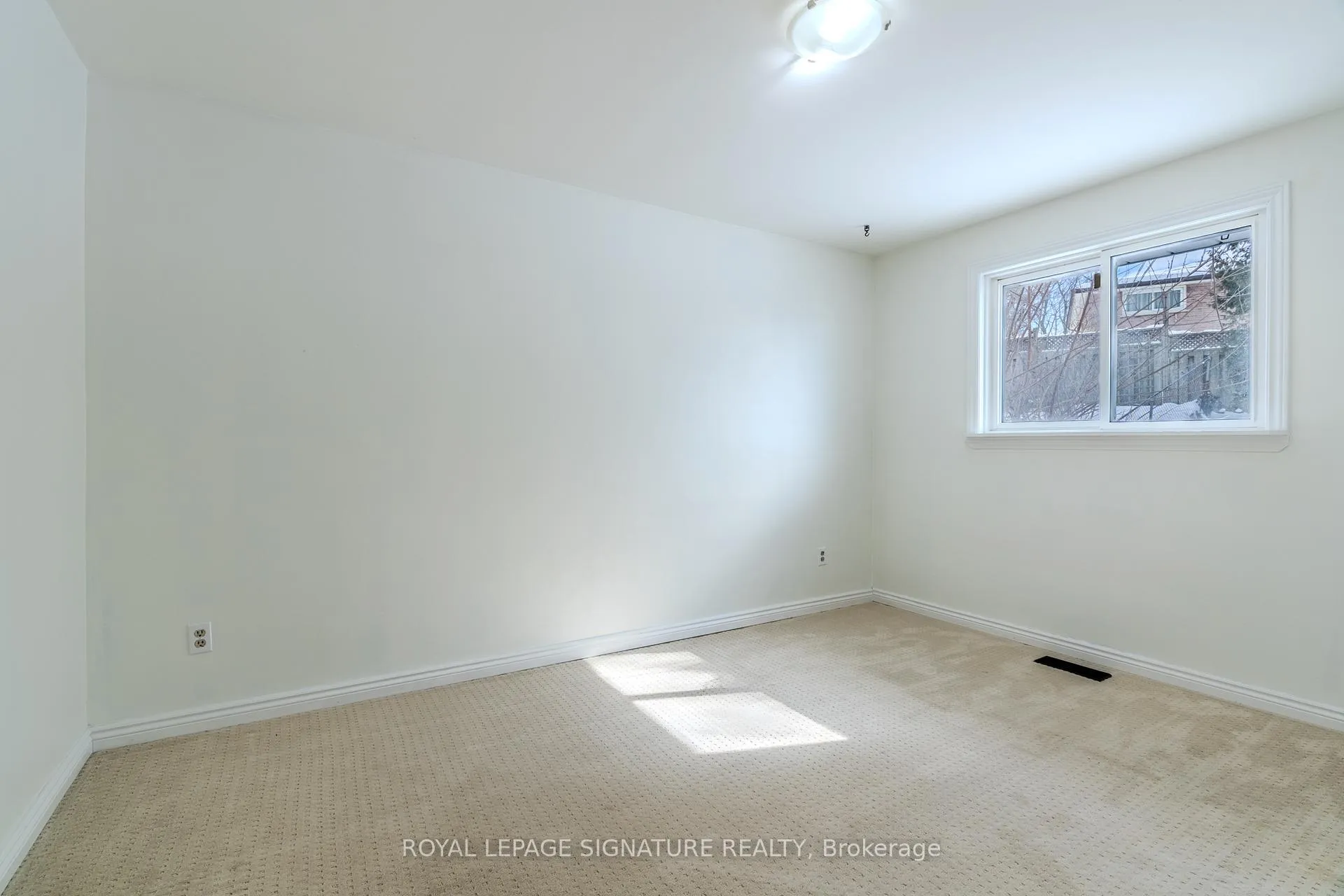 Photo 29 of 596 Arnhem Drive, Oshawa, O'Neill — HOMEH