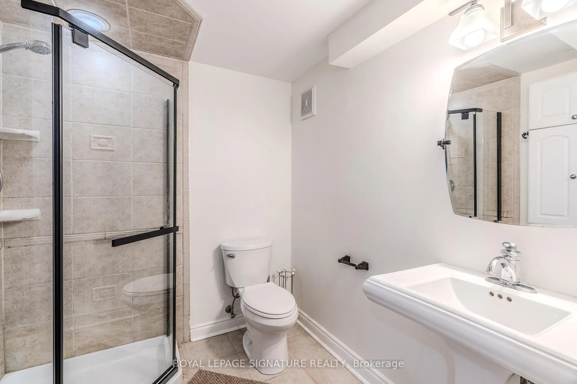 Photo 36 of 596 Arnhem Drive, Oshawa, O'Neill — HOMEH