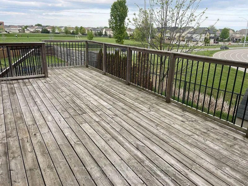 Photo 7 of 39 Crockett Place, Clarington, Bowmanville — HOMEH