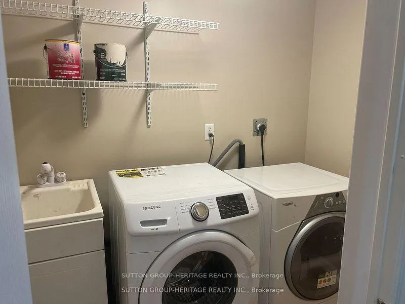 Photo 8 of 39 Crockett Place, Clarington, Bowmanville — HOMEH