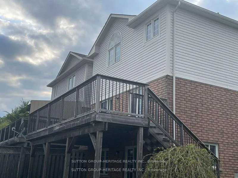 Photo 9 of 39 Crockett Place, Clarington, Bowmanville — HOMEH