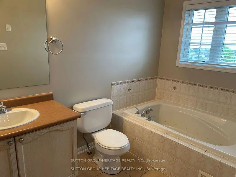 Photo 17 of 39 Crockett Place, Clarington, Bowmanville — HOMEH