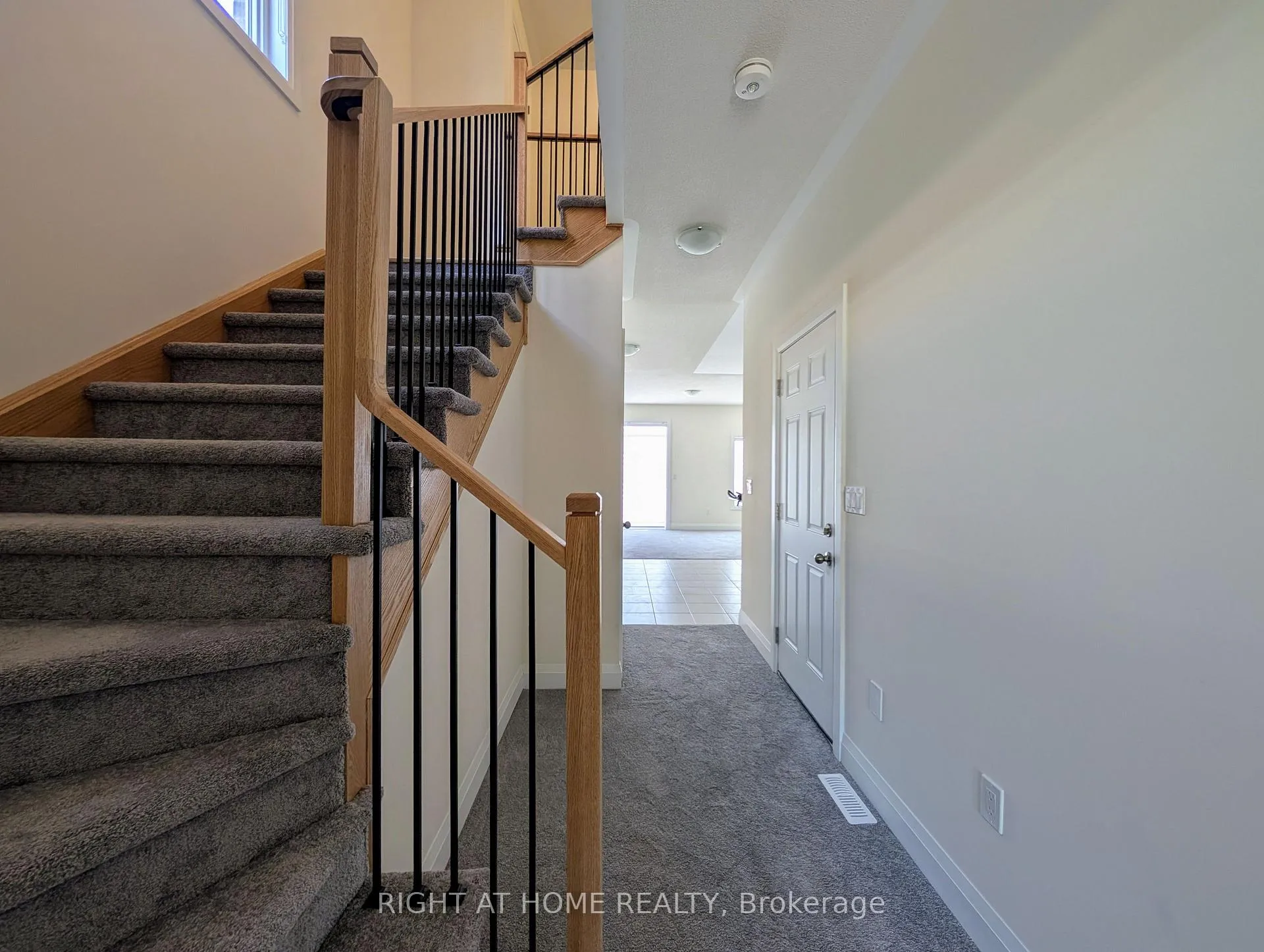 Photo 3 of 101 North Garden Boulevard N, Scugog, Port Perry — HOMEH