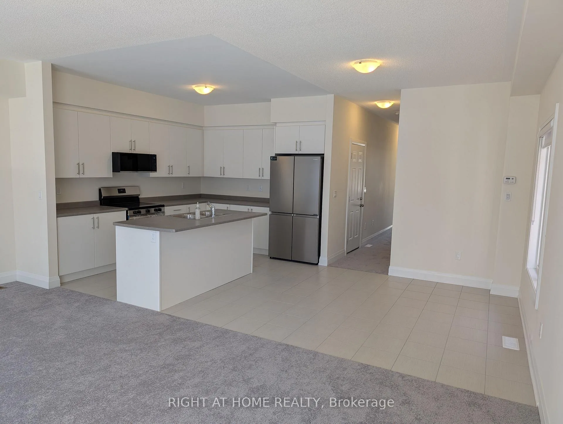 Photo 4 of 101 North Garden Boulevard N, Scugog, Port Perry — HOMEH