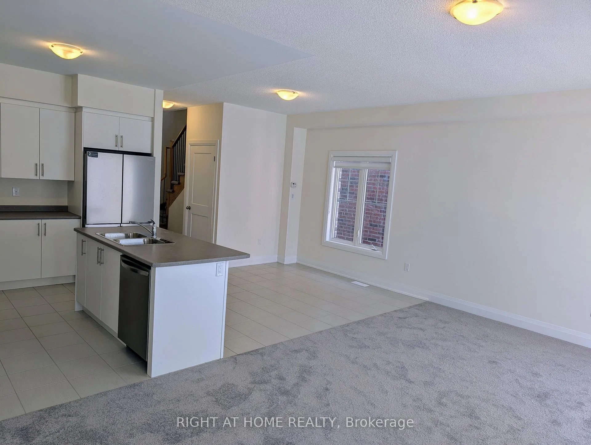 Photo 5 of 101 North Garden Boulevard N, Scugog, Port Perry — HOMEH