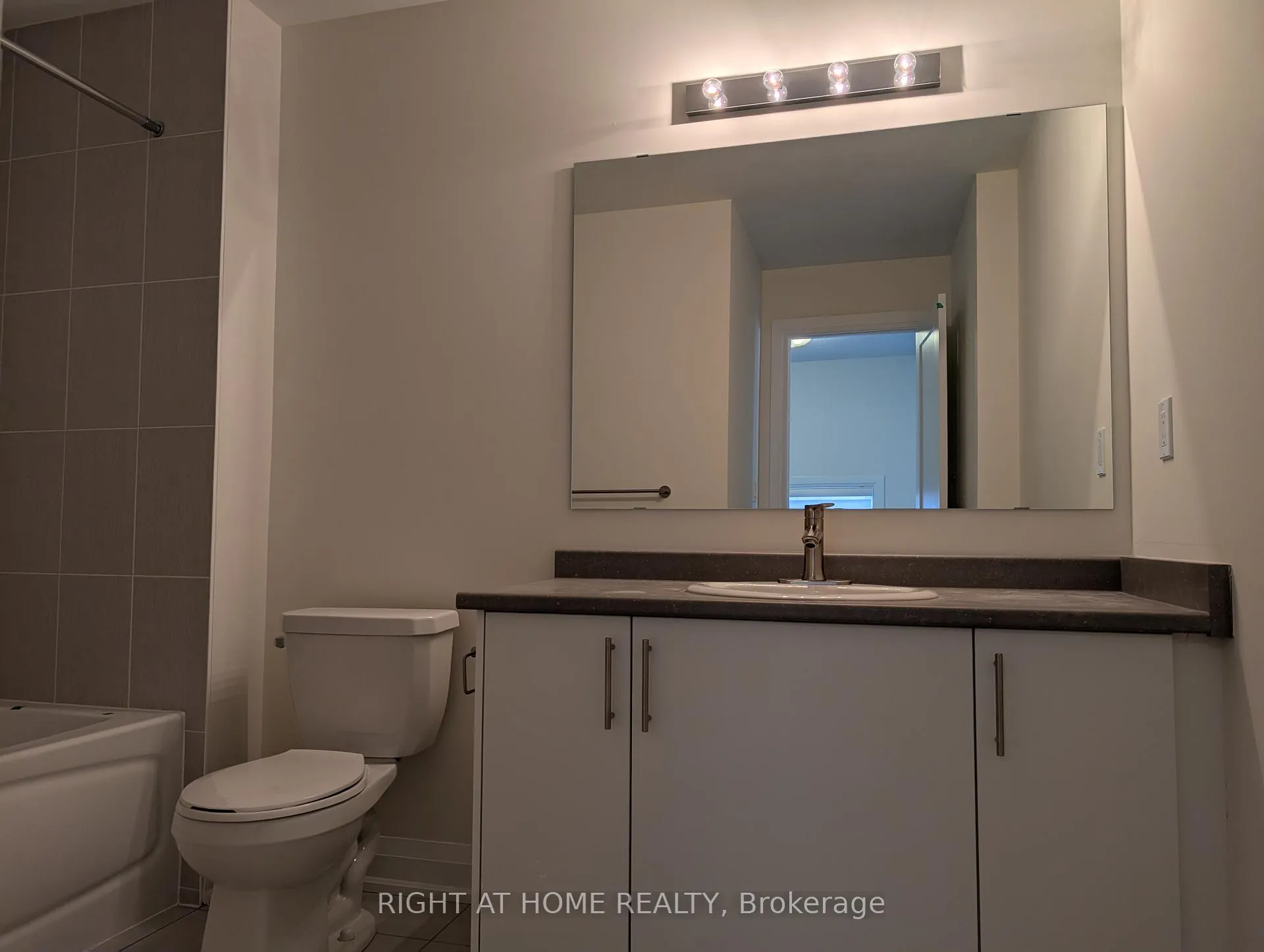 Photo 13 of 101 North Garden Boulevard N, Scugog, Port Perry — HOMEH