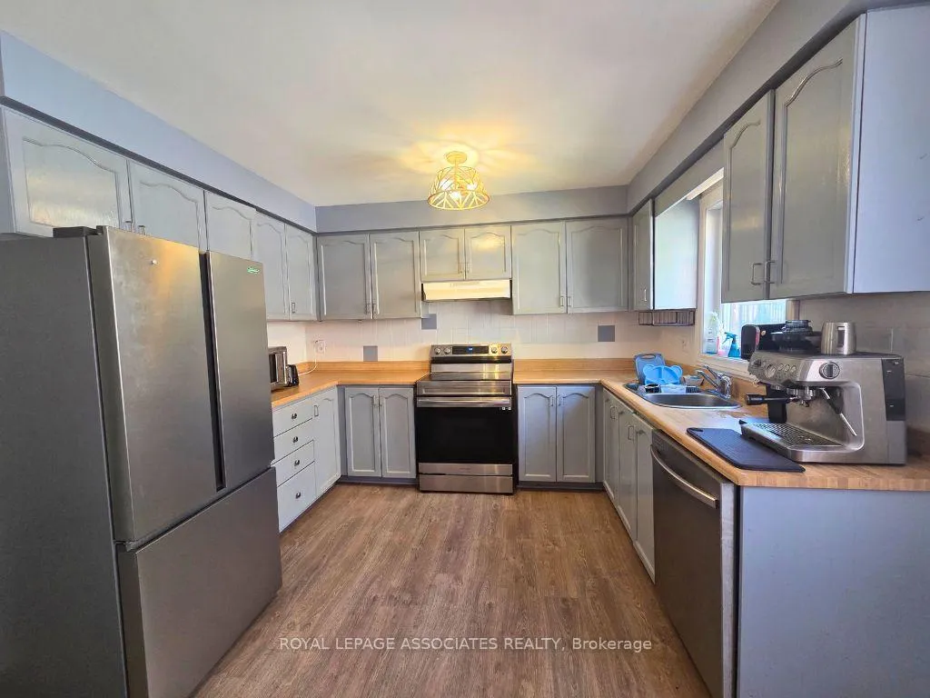 Photo 2 of 1005 Maury Crescent, Pickering, Liverpool — HOMEH