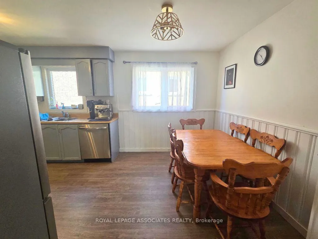 Photo 3 of 1005 Maury Crescent, Pickering, Liverpool — HOMEH