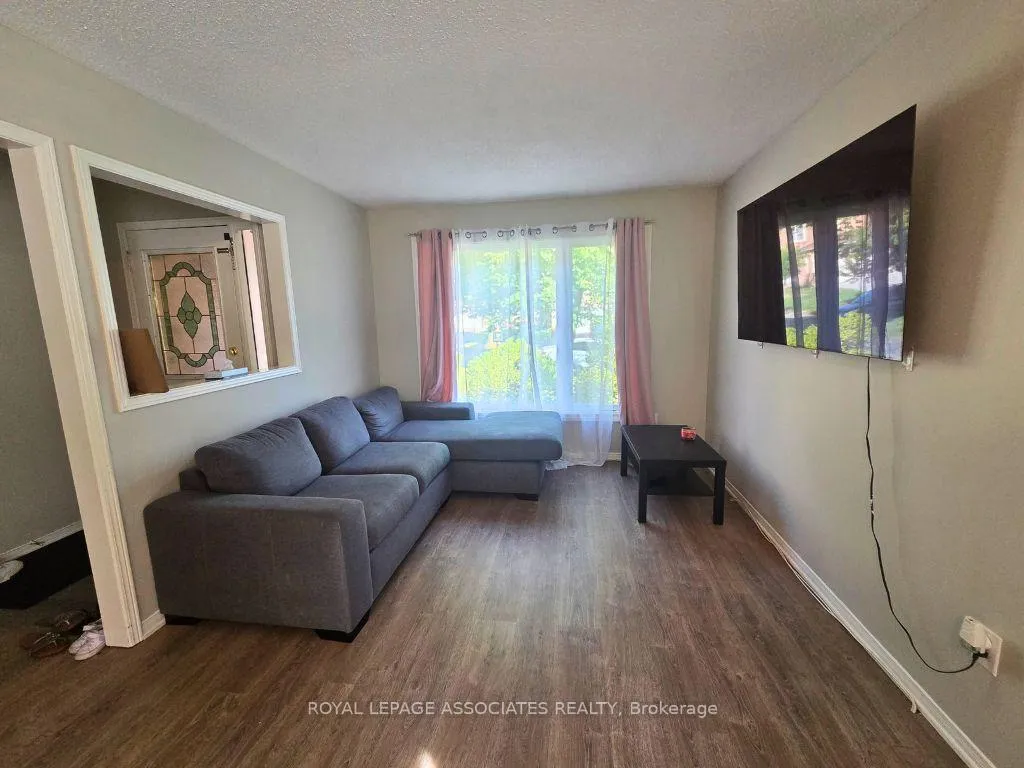 Photo 7 of 1005 Maury Crescent, Pickering, Liverpool — HOMEH