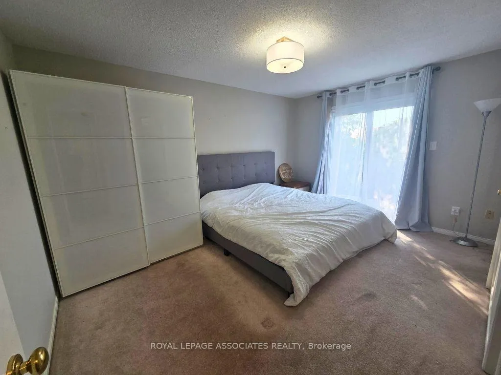 Photo 8 of 1005 Maury Crescent, Pickering, Liverpool — HOMEH
