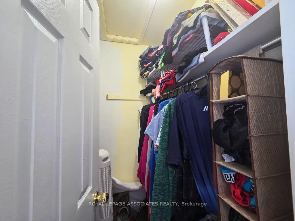 Photo 10 of 1005 Maury Crescent, Pickering, Liverpool — HOMEH