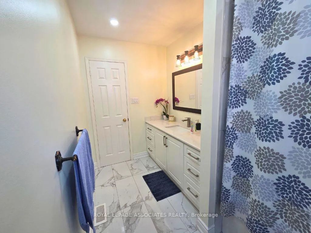 Photo 11 of 1005 Maury Crescent, Pickering, Liverpool — HOMEH