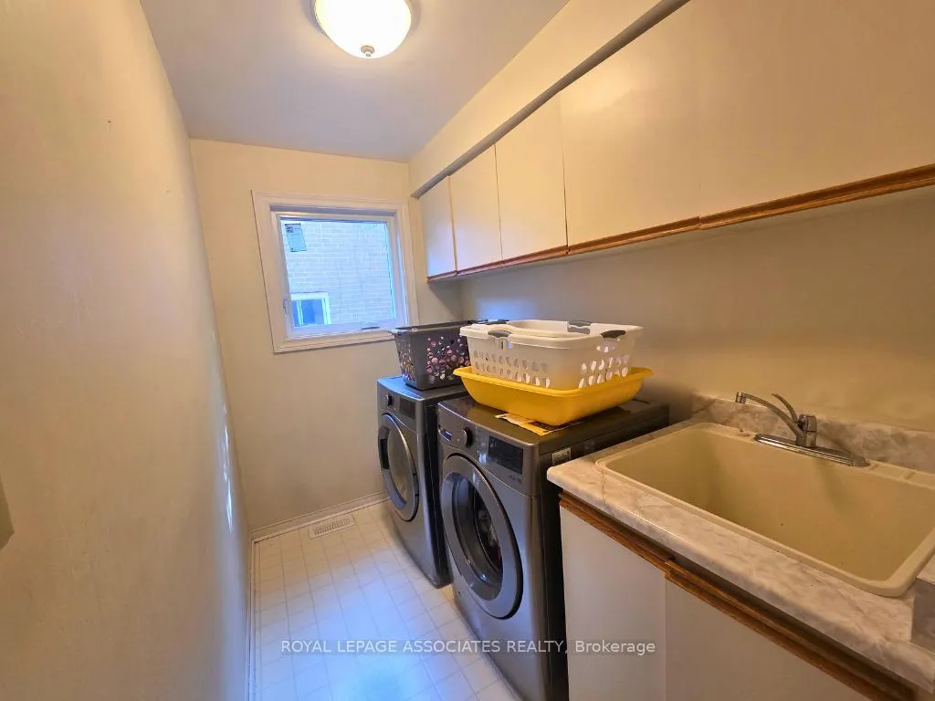Photo 15 of 1005 Maury Crescent, Pickering, Liverpool — HOMEH