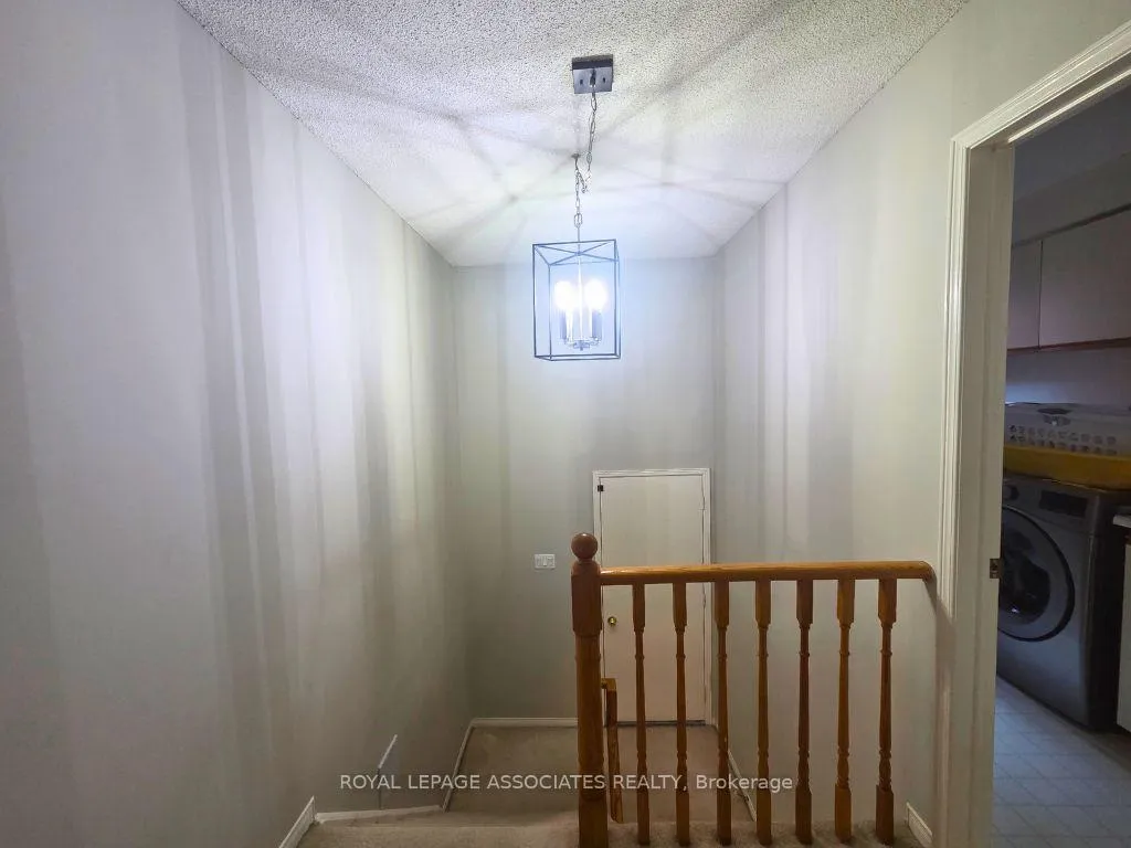 Photo 16 of 1005 Maury Crescent, Pickering, Liverpool — HOMEH