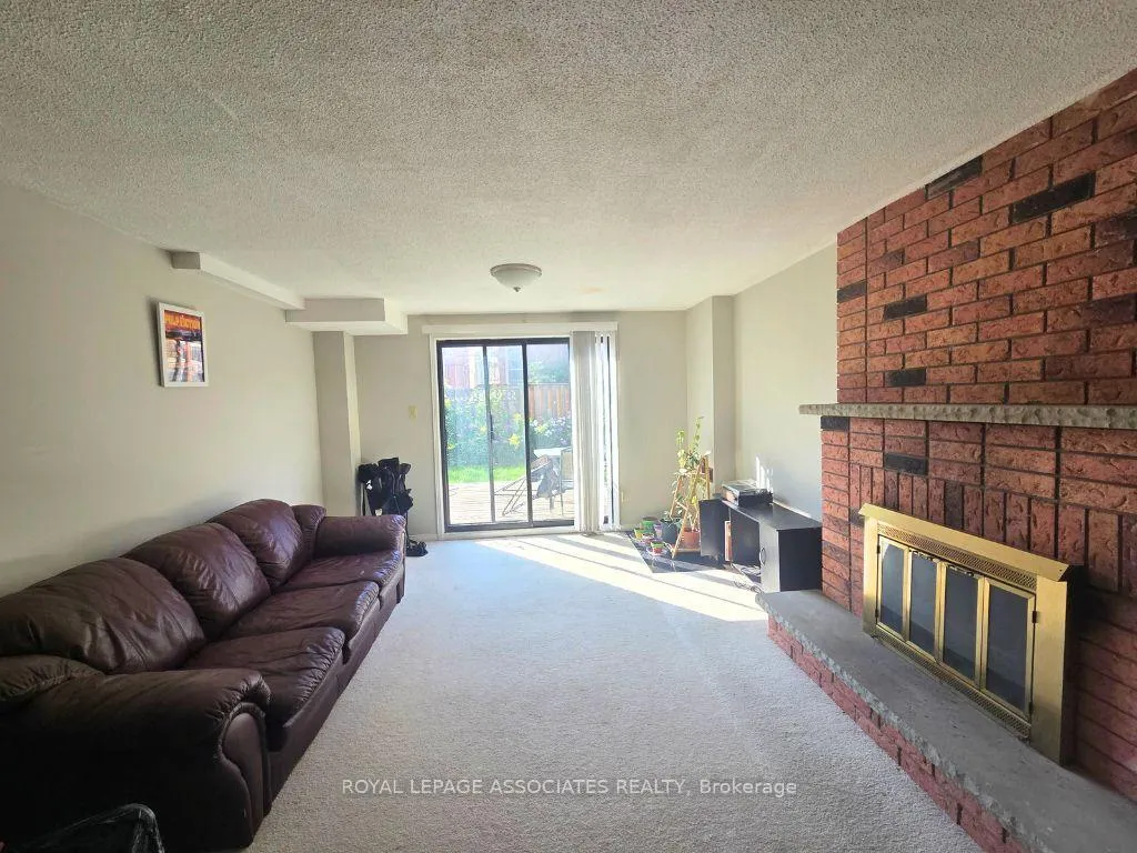 Photo 18 of 1005 Maury Crescent, Pickering, Liverpool — HOMEH