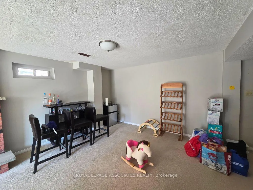 Photo 19 of 1005 Maury Crescent, Pickering, Liverpool — HOMEH