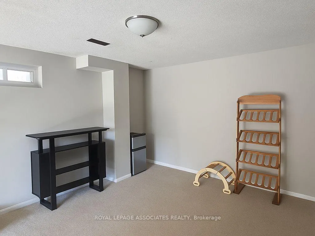Photo 20 of 1005 Maury Crescent, Pickering, Liverpool — HOMEH