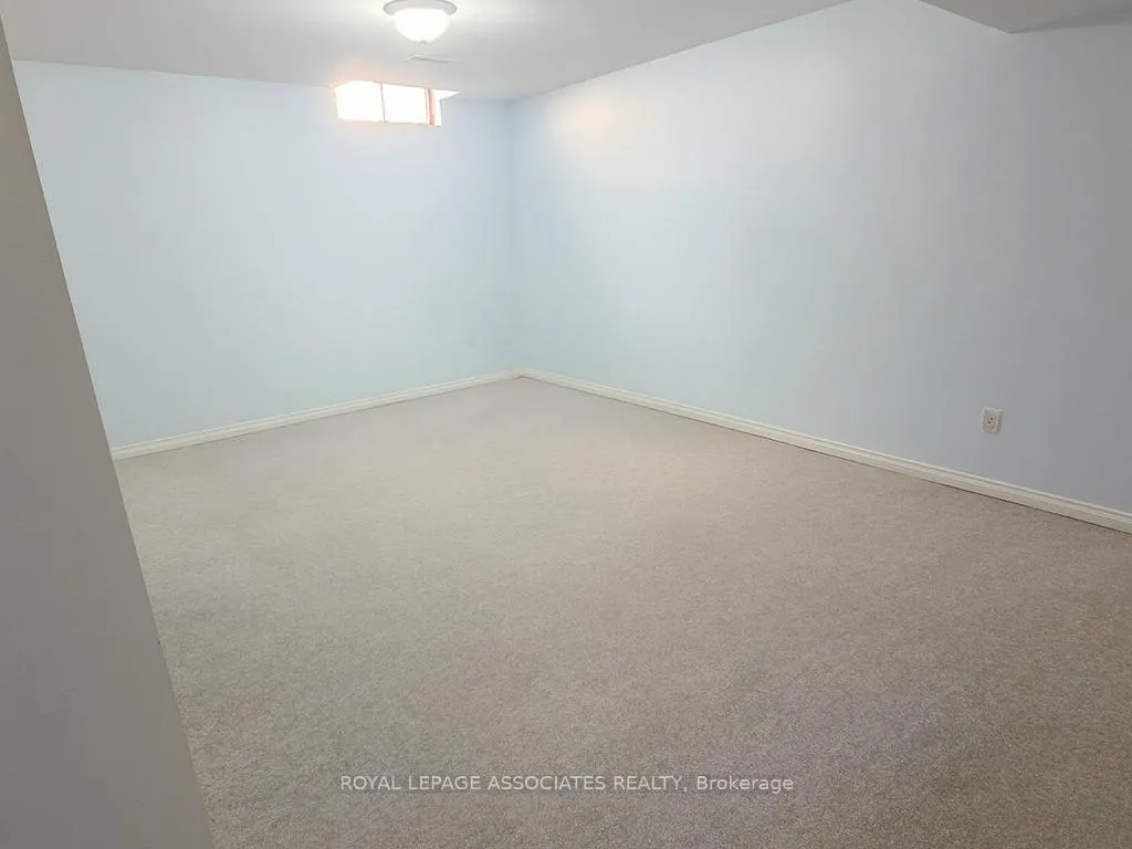 Photo 24 of 1005 Maury Crescent, Pickering, Liverpool — HOMEH