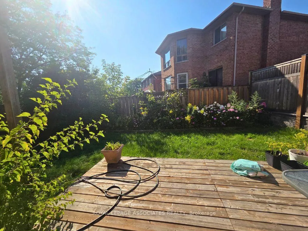 Photo 27 of 1005 Maury Crescent, Pickering, Liverpool — HOMEH