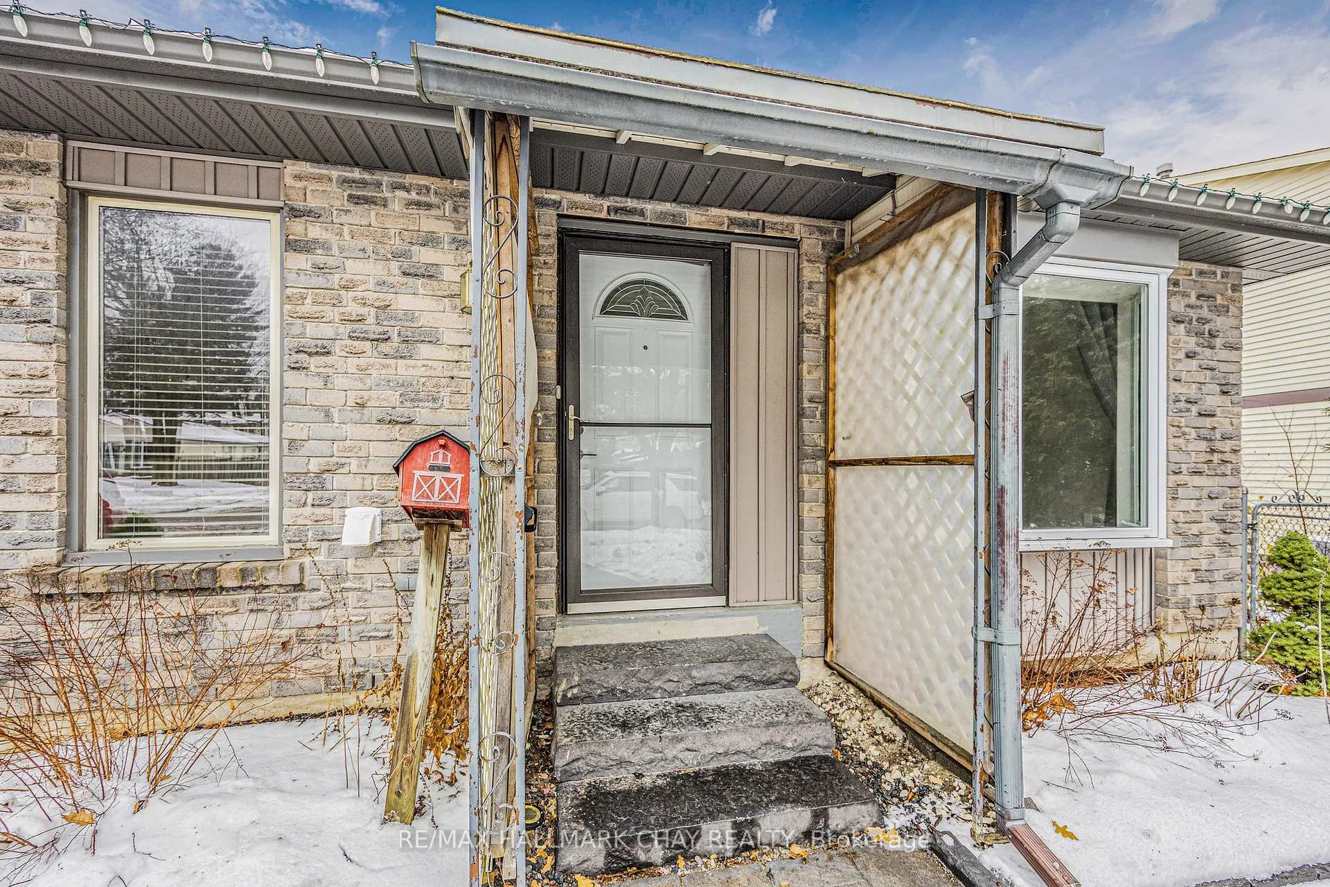 Photo 2 of Unit Upper, 69 Frost Trail, Barrie, Letitia Heights — HOMEH