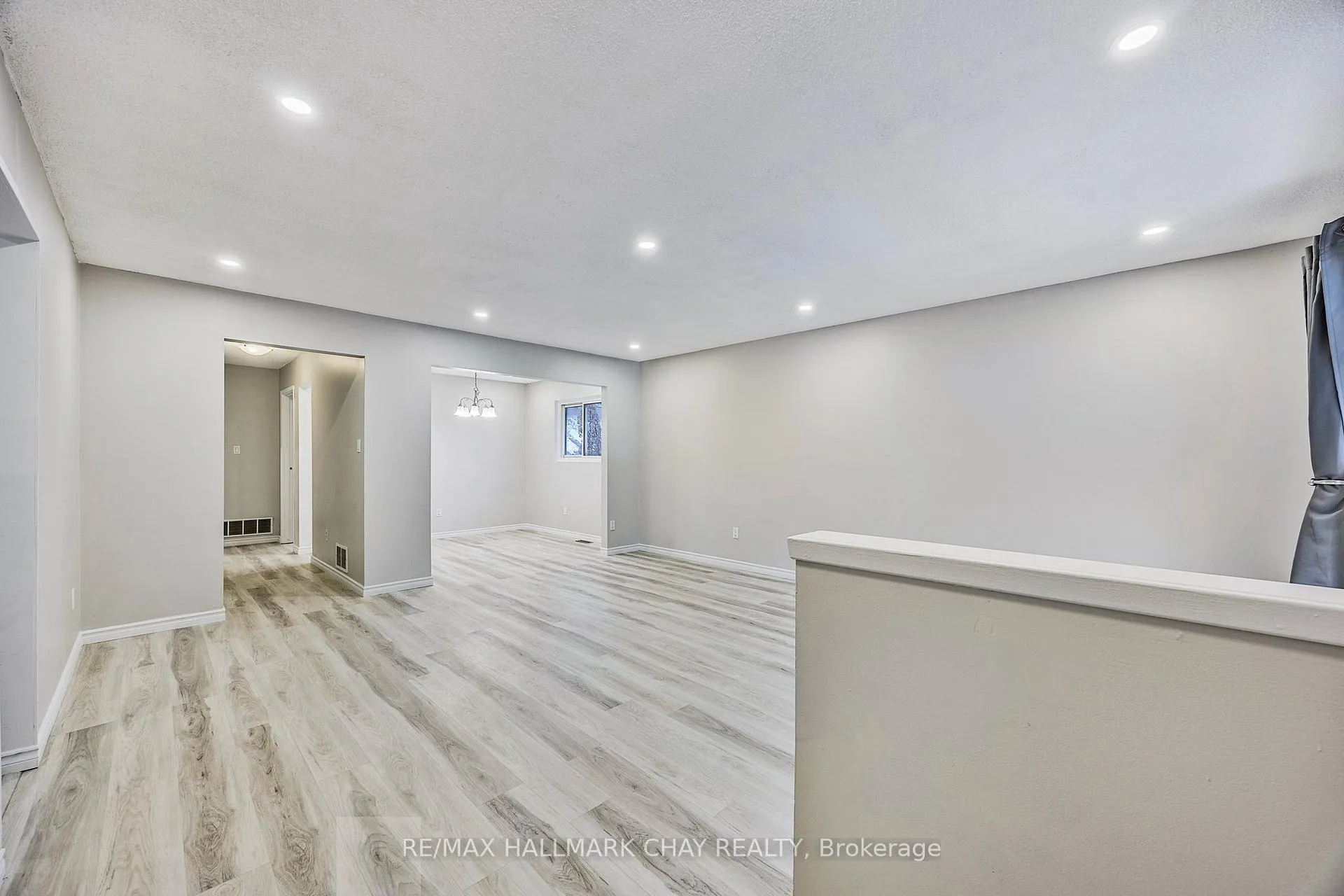 Photo 3 of Unit Upper, 69 Frost Trail, Barrie, Letitia Heights — HOMEH