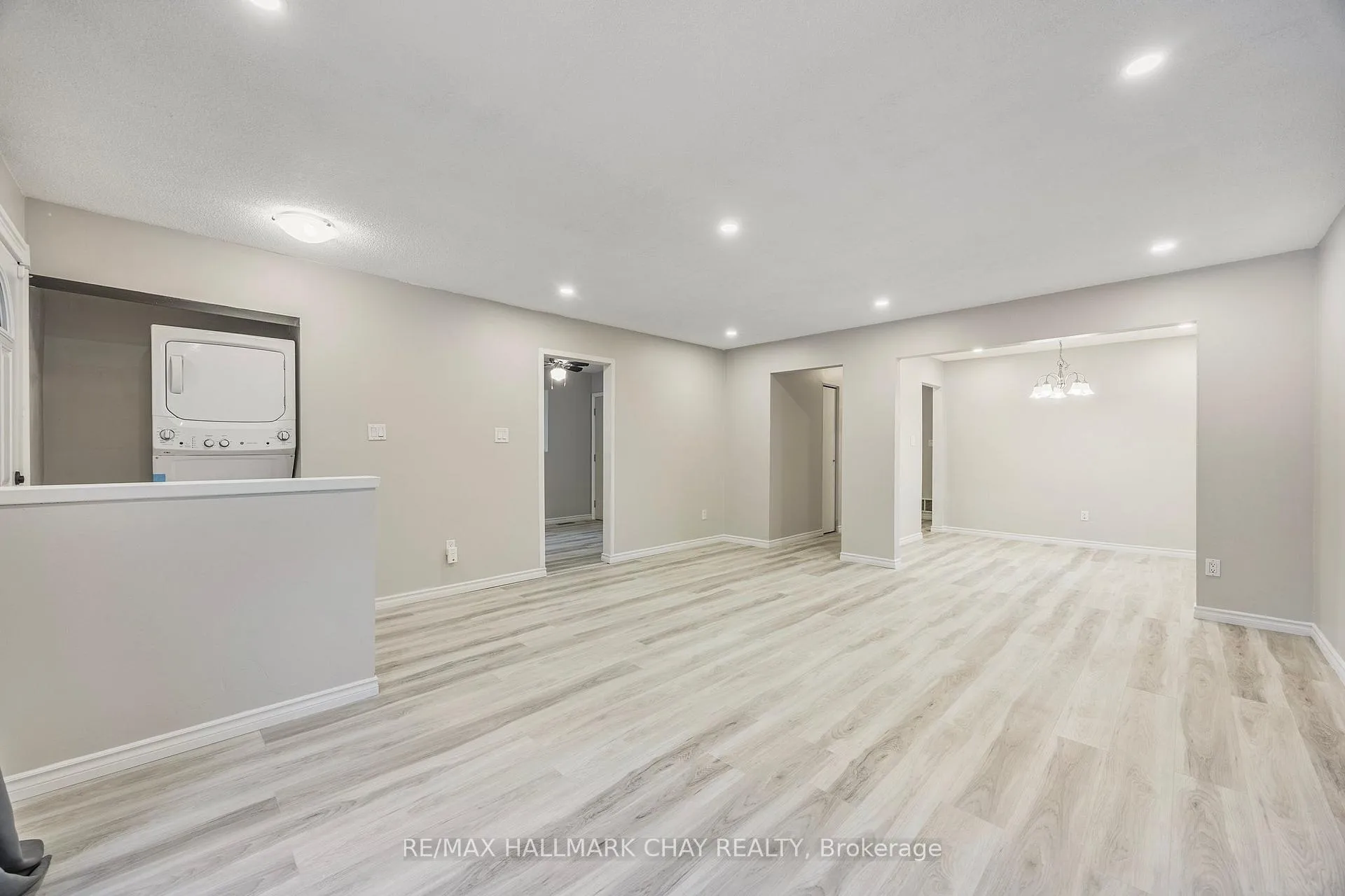 Photo 6 of Unit Upper, 69 Frost Trail, Barrie, Letitia Heights — HOMEH