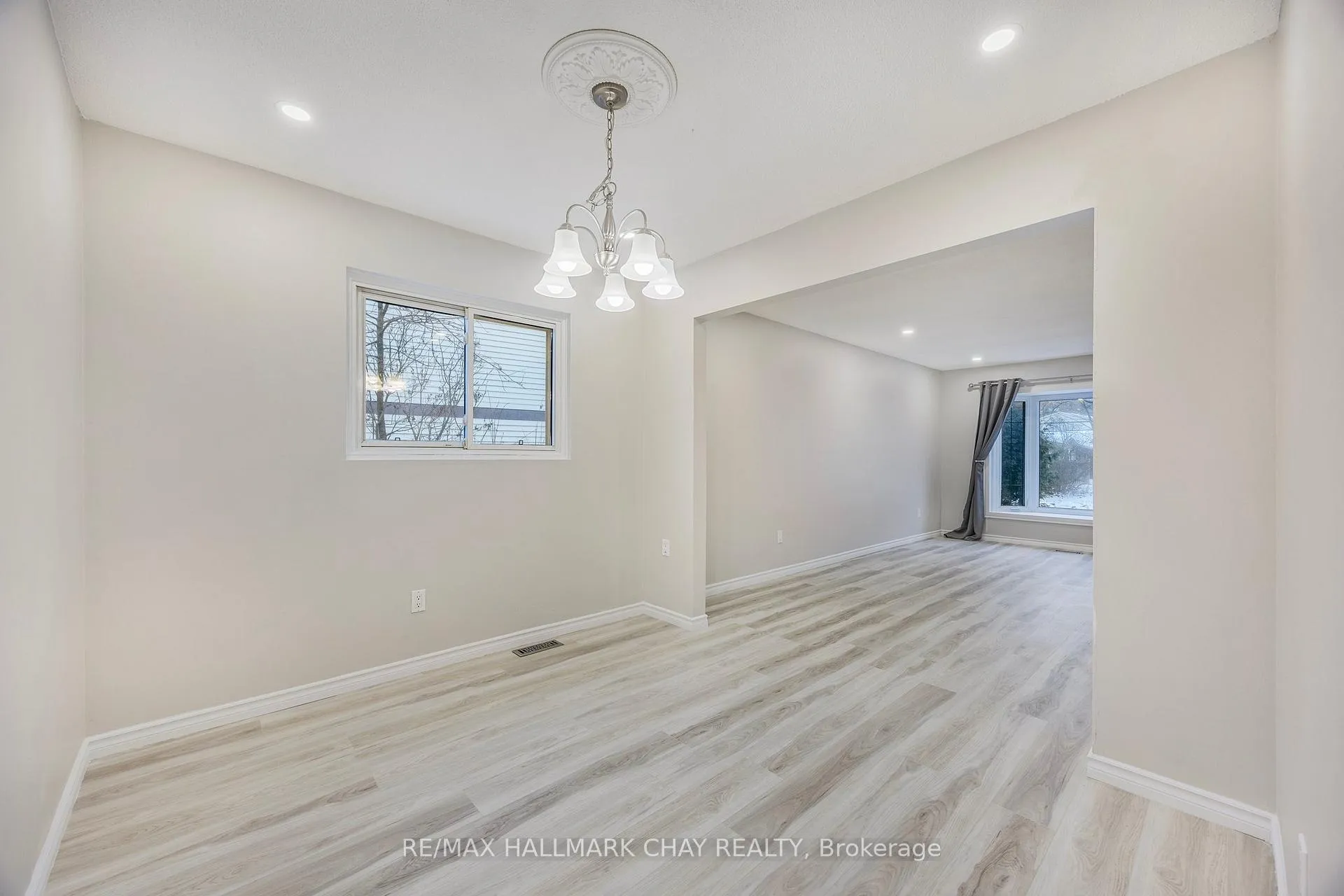 Photo 8 of Unit Upper, 69 Frost Trail, Barrie, Letitia Heights — HOMEH