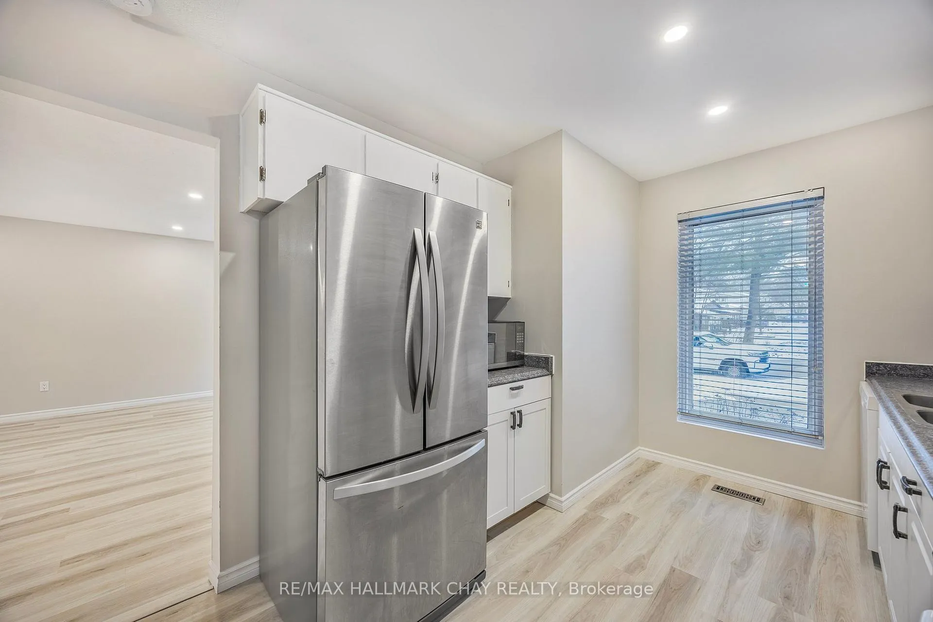 Photo 11 of Unit Upper, 69 Frost Trail, Barrie, Letitia Heights — HOMEH
