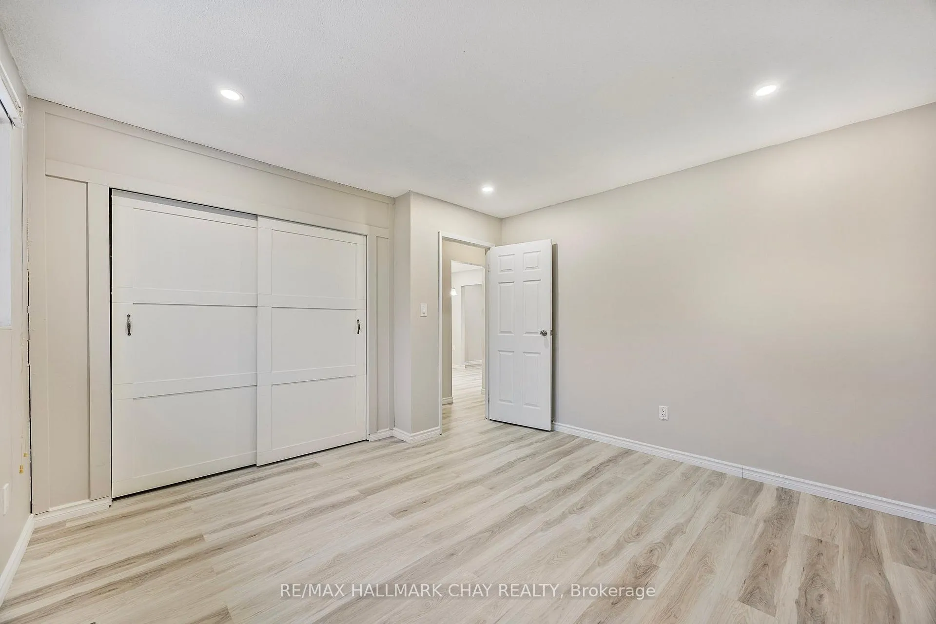 Photo 16 of Unit Upper, 69 Frost Trail, Barrie, Letitia Heights — HOMEH