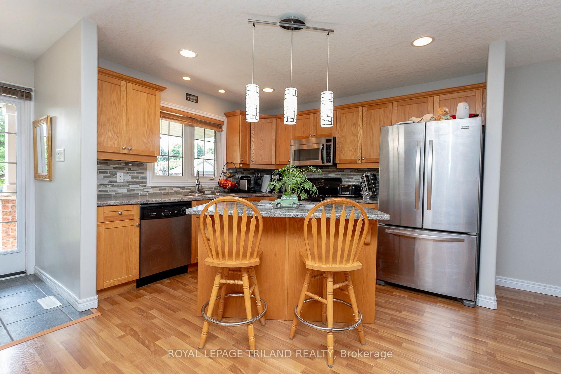 Photo 6 of 76 Shaw Boulevard, Central Elgin, Rural Central Elgin — HOMEH