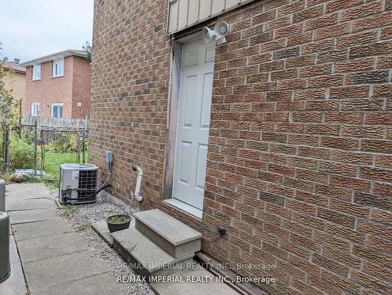 Photo 2 of 145 Risebrough Circuit, Markham, Milliken Mills West — HOMEH
