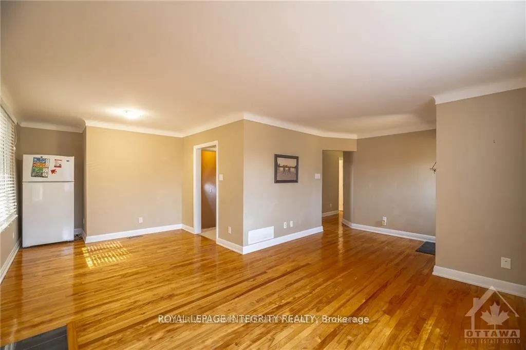 Photo 3 of 147 Oakridge Boulevard, Ottawa, Meadowlands/Crestview — HOMEH
