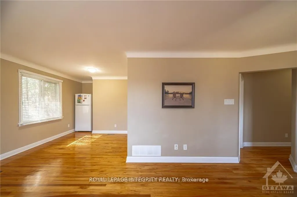 Photo 4 of 147 Oakridge Boulevard, Ottawa, Meadowlands/Crestview — HOMEH