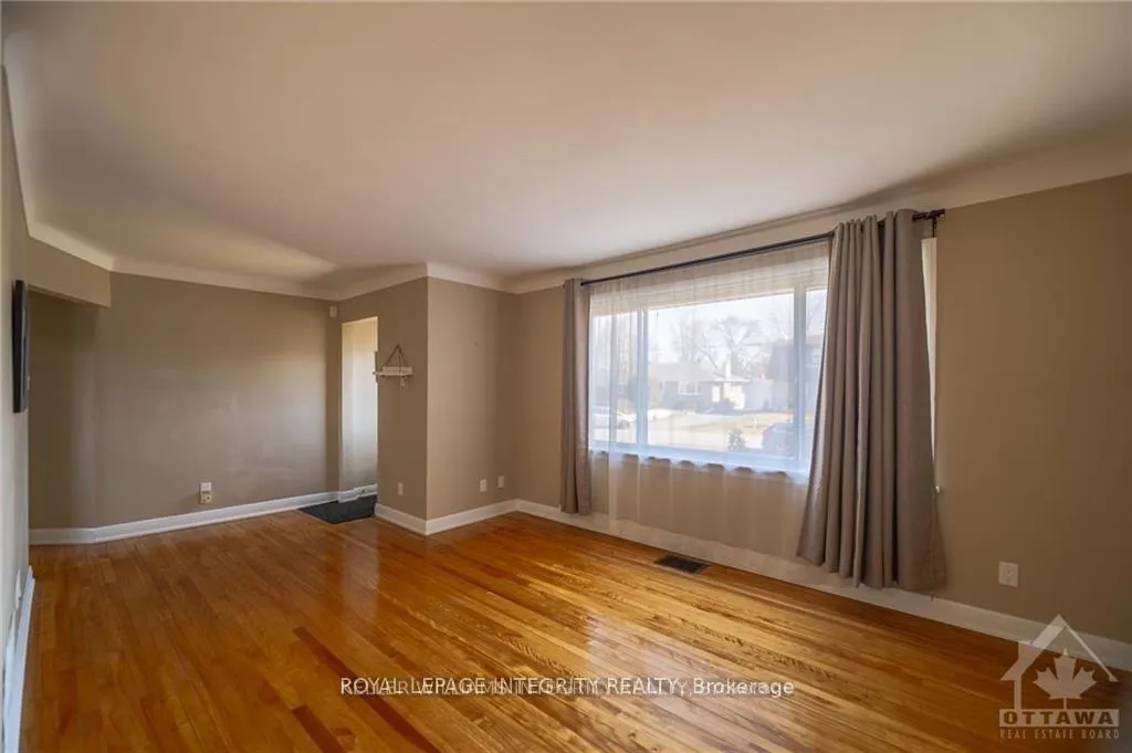 Photo 7 of 147 Oakridge Boulevard, Ottawa, Meadowlands/Crestview — HOMEH