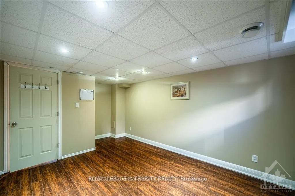 Photo 11 of 147 Oakridge Boulevard, Ottawa, Meadowlands/Crestview — HOMEH