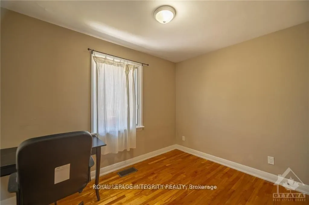 Photo 14 of 147 Oakridge Boulevard, Ottawa, Meadowlands/Crestview — HOMEH