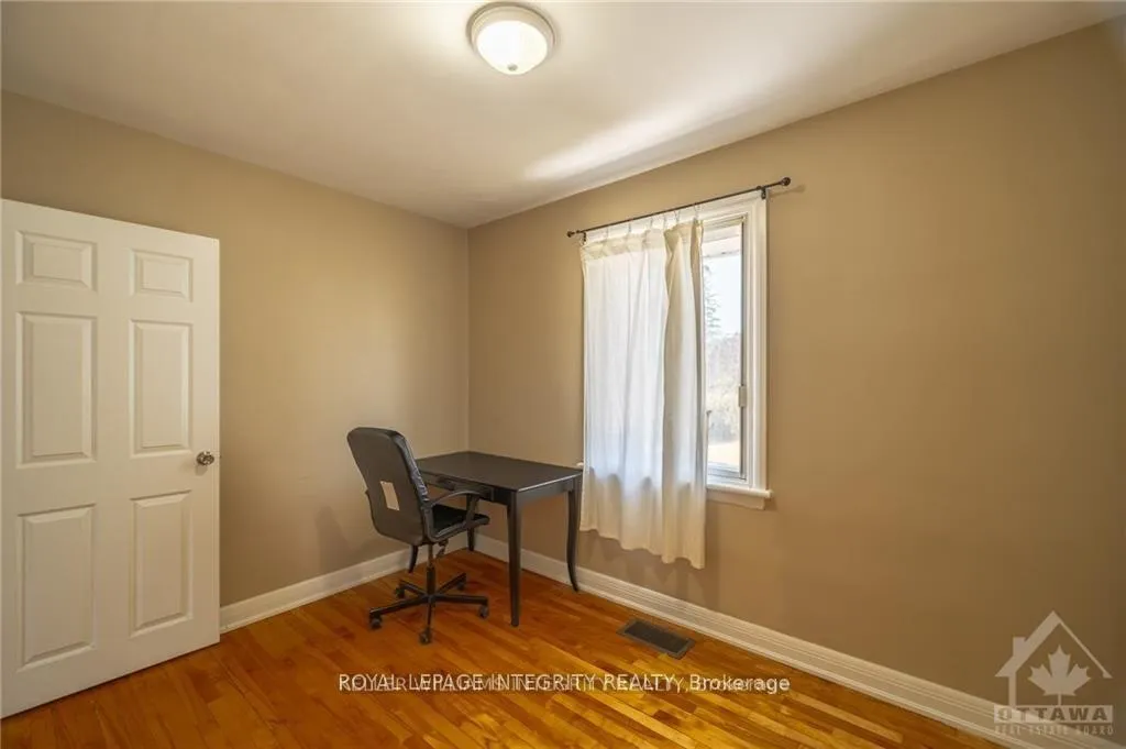 Photo 15 of 147 Oakridge Boulevard, Ottawa, Meadowlands/Crestview — HOMEH